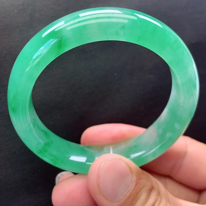 未镶嵌手镯石英质玉