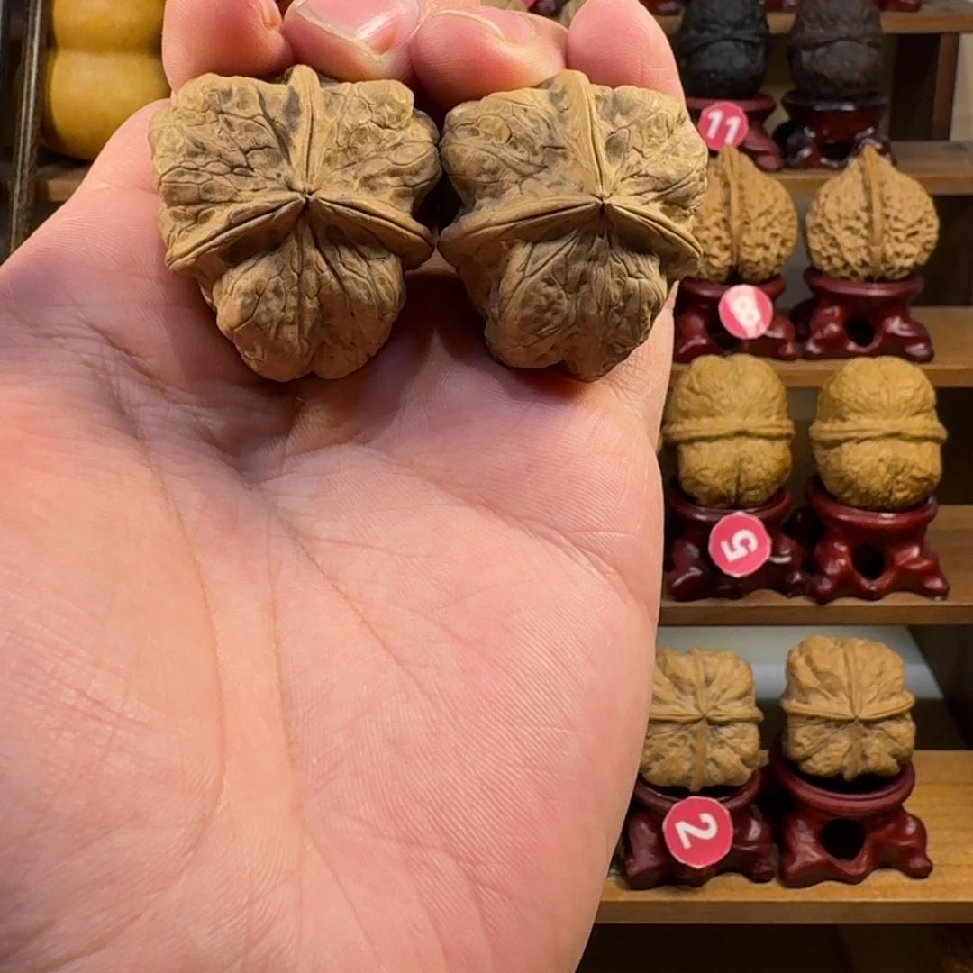 铁核桃把件肌肉尊金蟾三棱奔驰