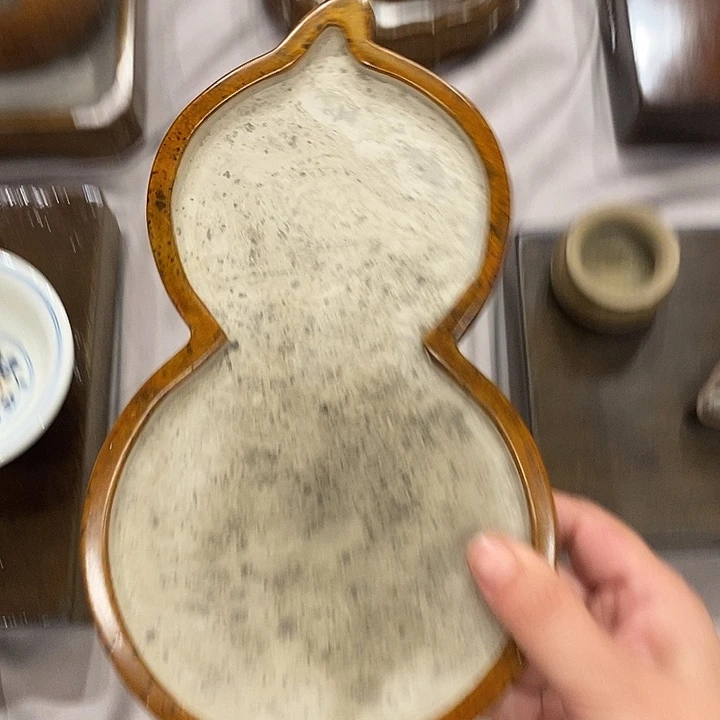 小***侠金砖大漆壶承一个葫芦