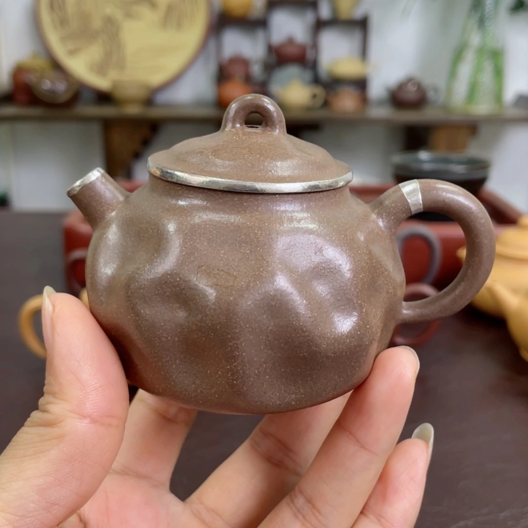 紫砂茶壶手捏壶。