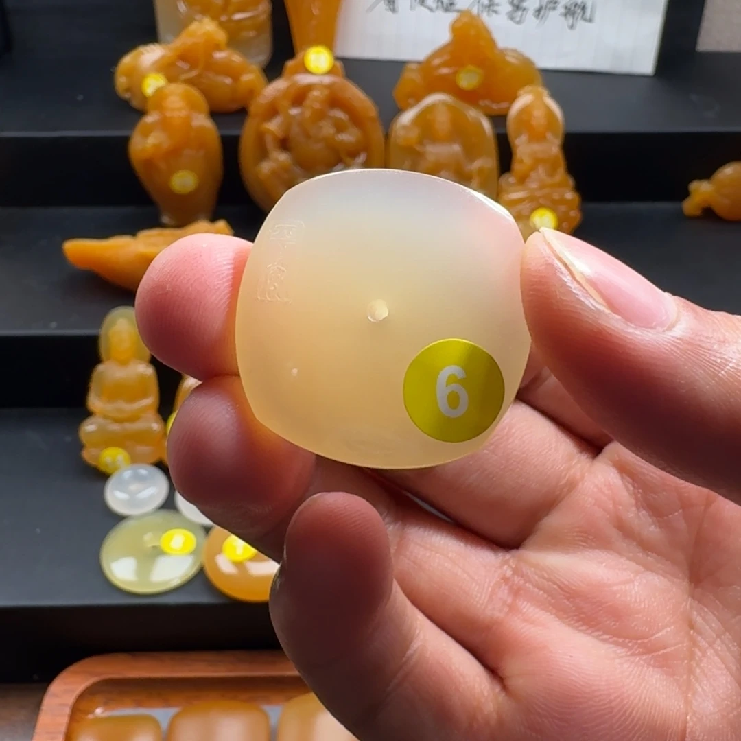 石英质玉（黄龙玉）合金颈饰