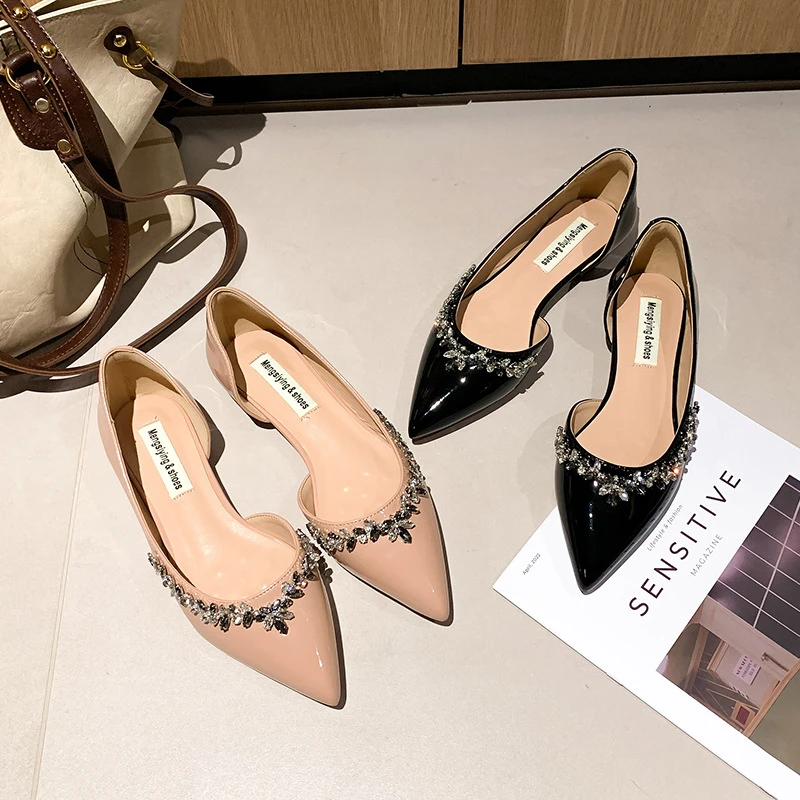 法式尖头侧空单鞋女2025新款春夏气质轻奢裸粉色水钻漆皮平底女鞋