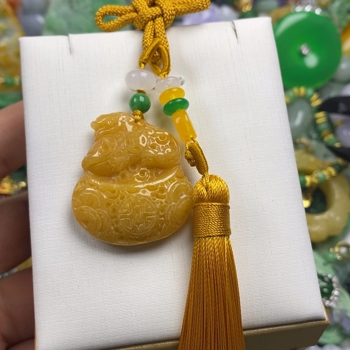 翡翠未镶嵌吊坠(赠链)