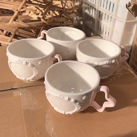 微瑕，不能明火，口径8厘米，高度6，4个杯子