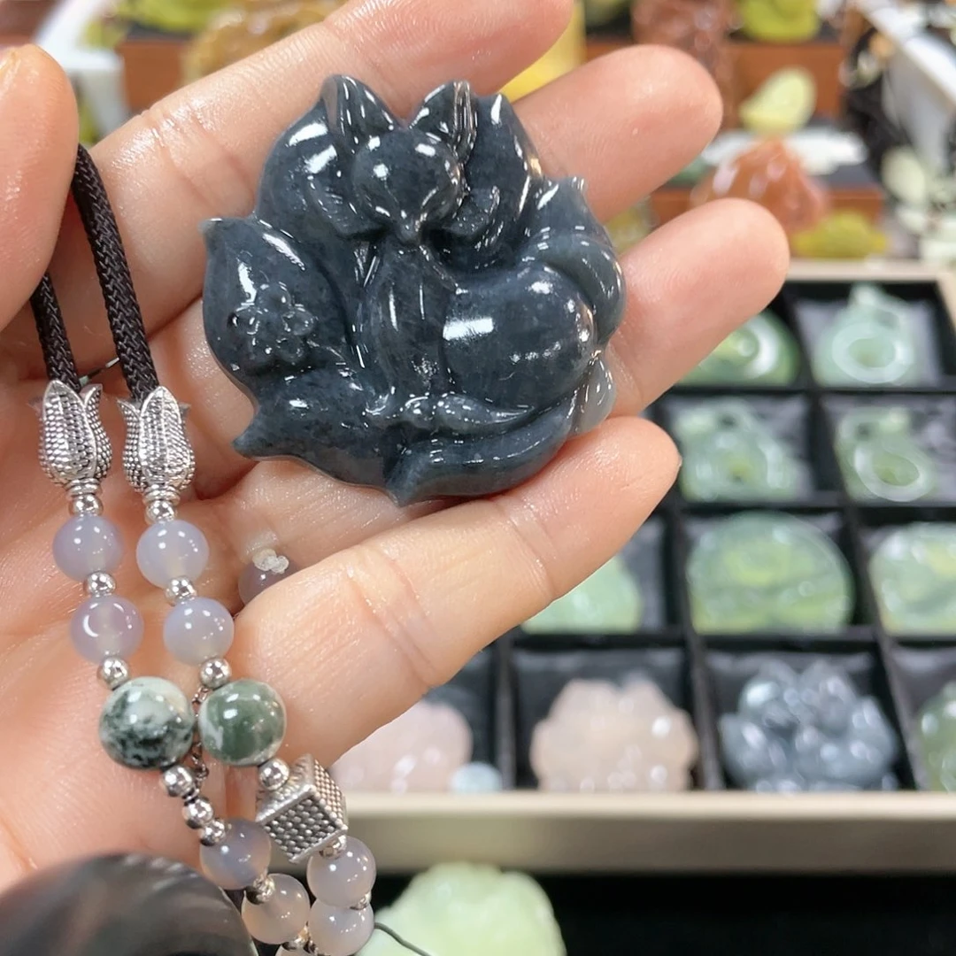 蛇纹石玉颈饰合金