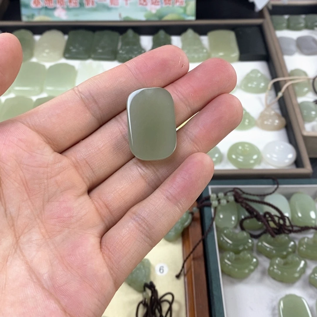 桔***ɞ和田玉未镶嵌颈饰