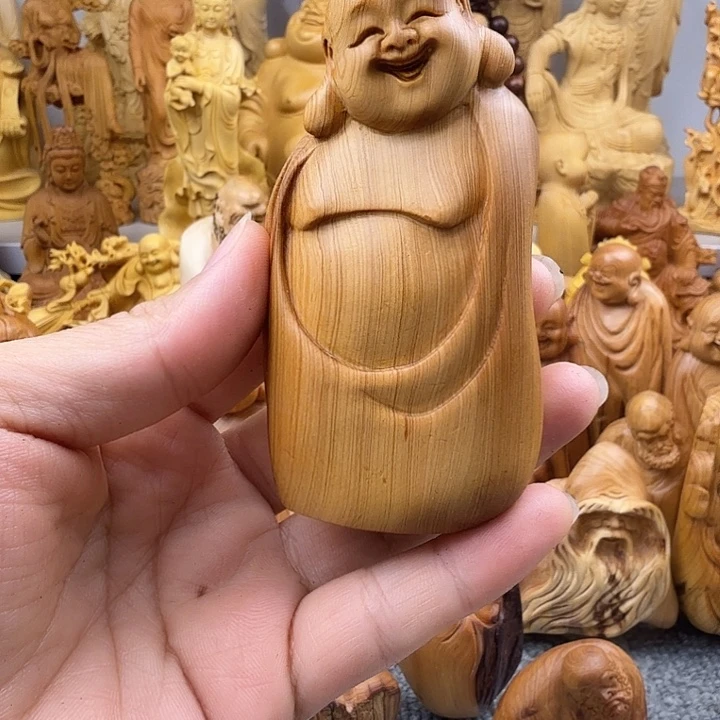 李***宁柏木弥乐手把件，，，，，