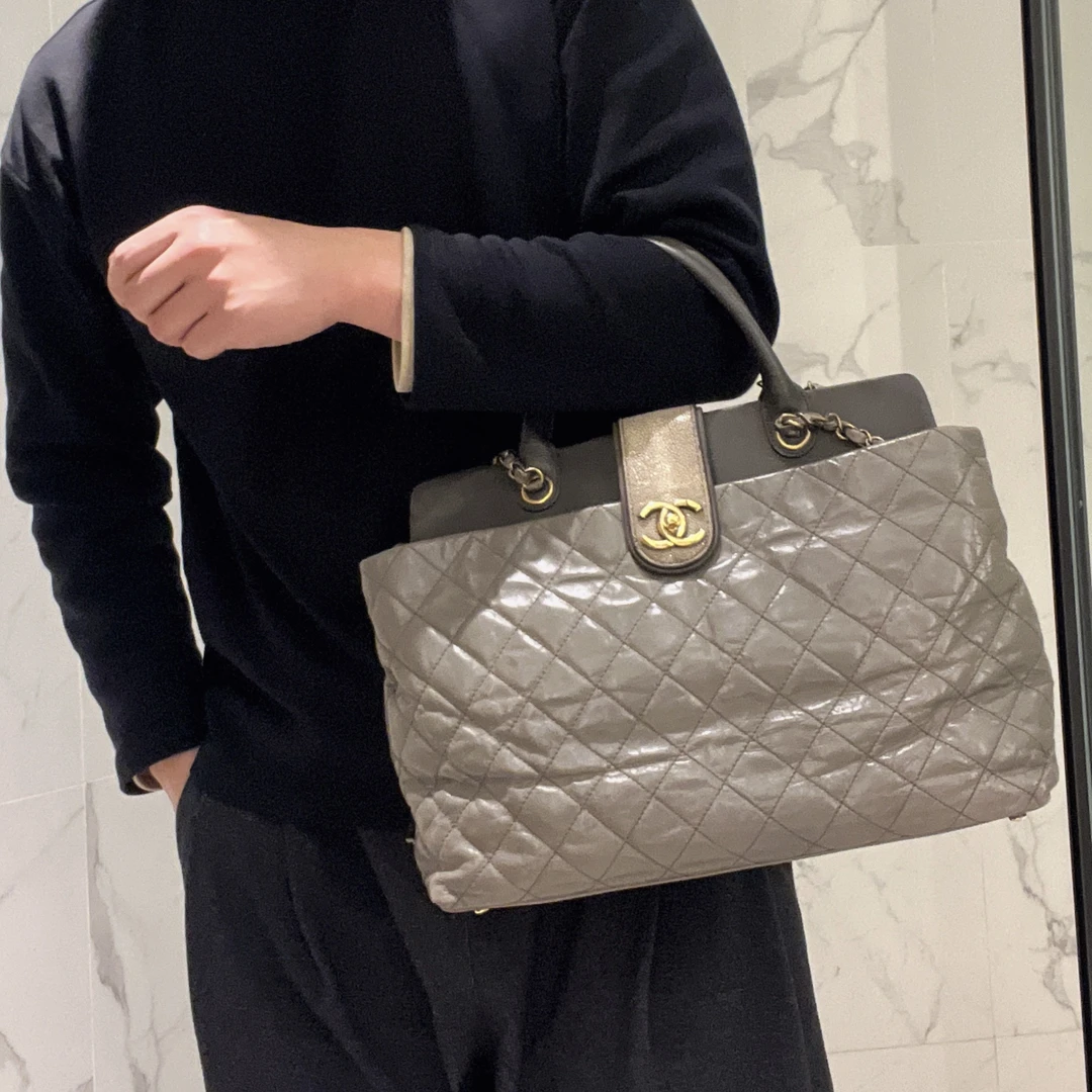 95新  【涛】15 0387灰色油腊皮斜挎包