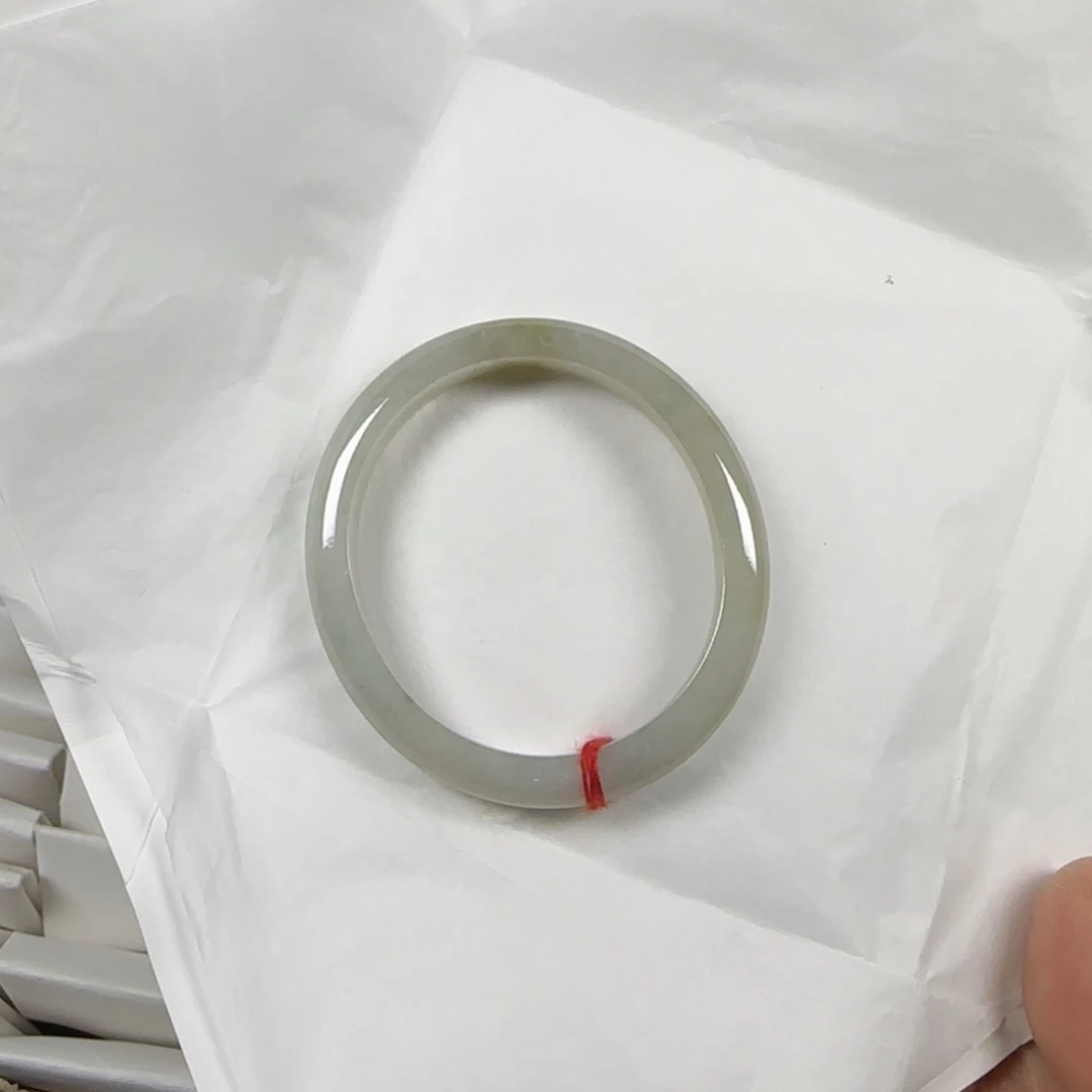 翡翠手镯未镶嵌爱****狗拍二有纹