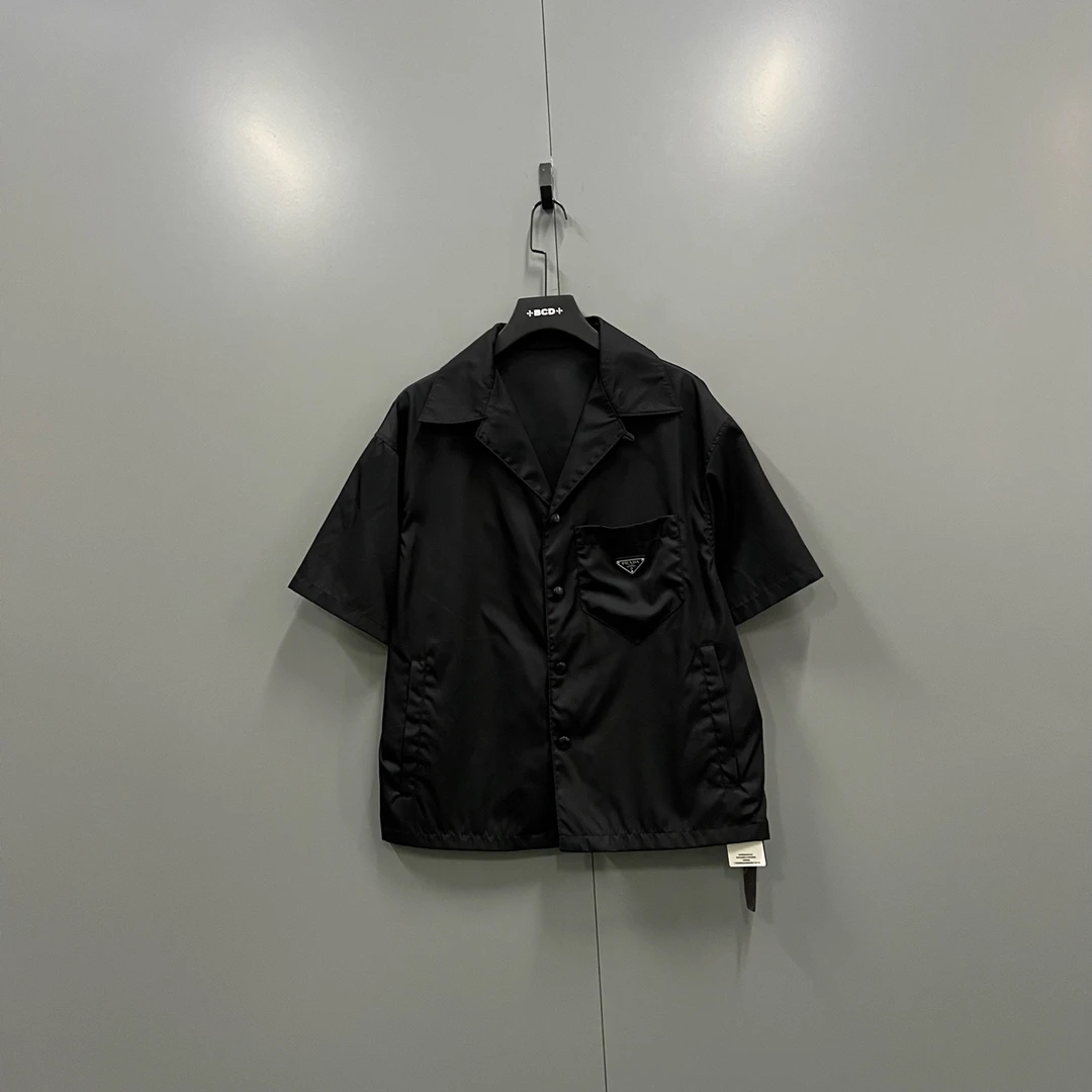 99新 Prada/普拉达 (ll)黑色三角标尼龙短袖衬衫 XL码611976