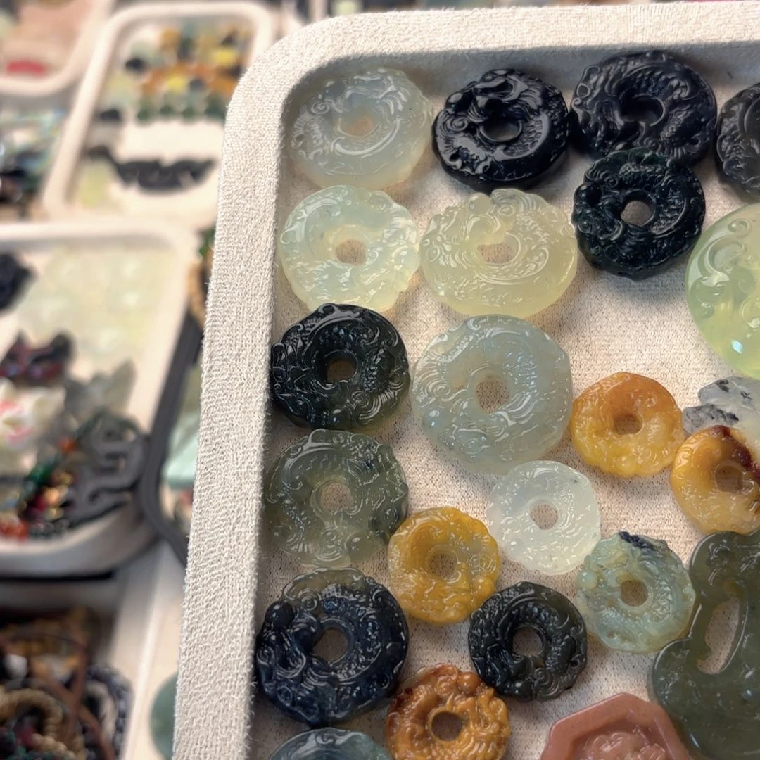 蛇纹石玉合金颈饰