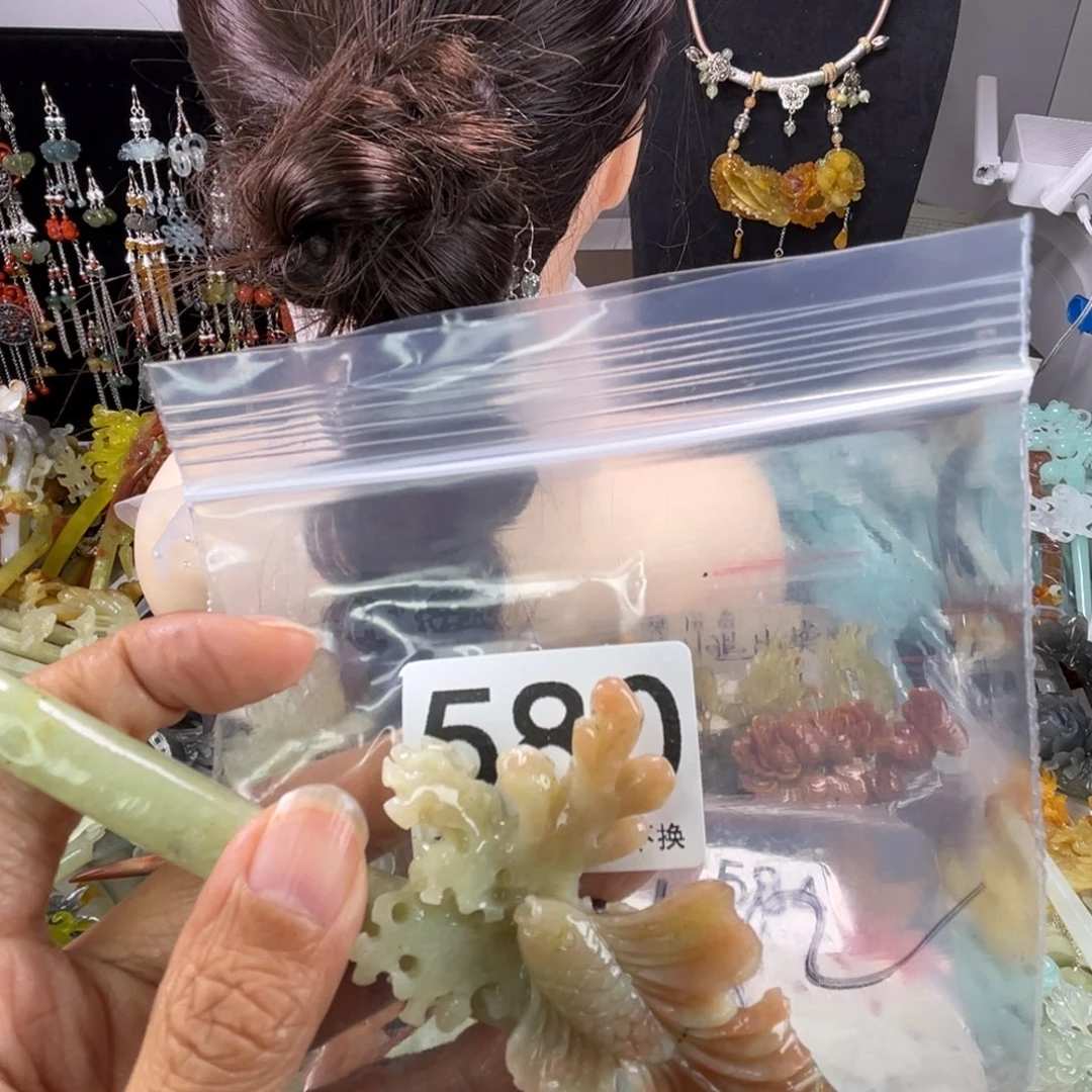 未镶嵌岫玉发饰白*