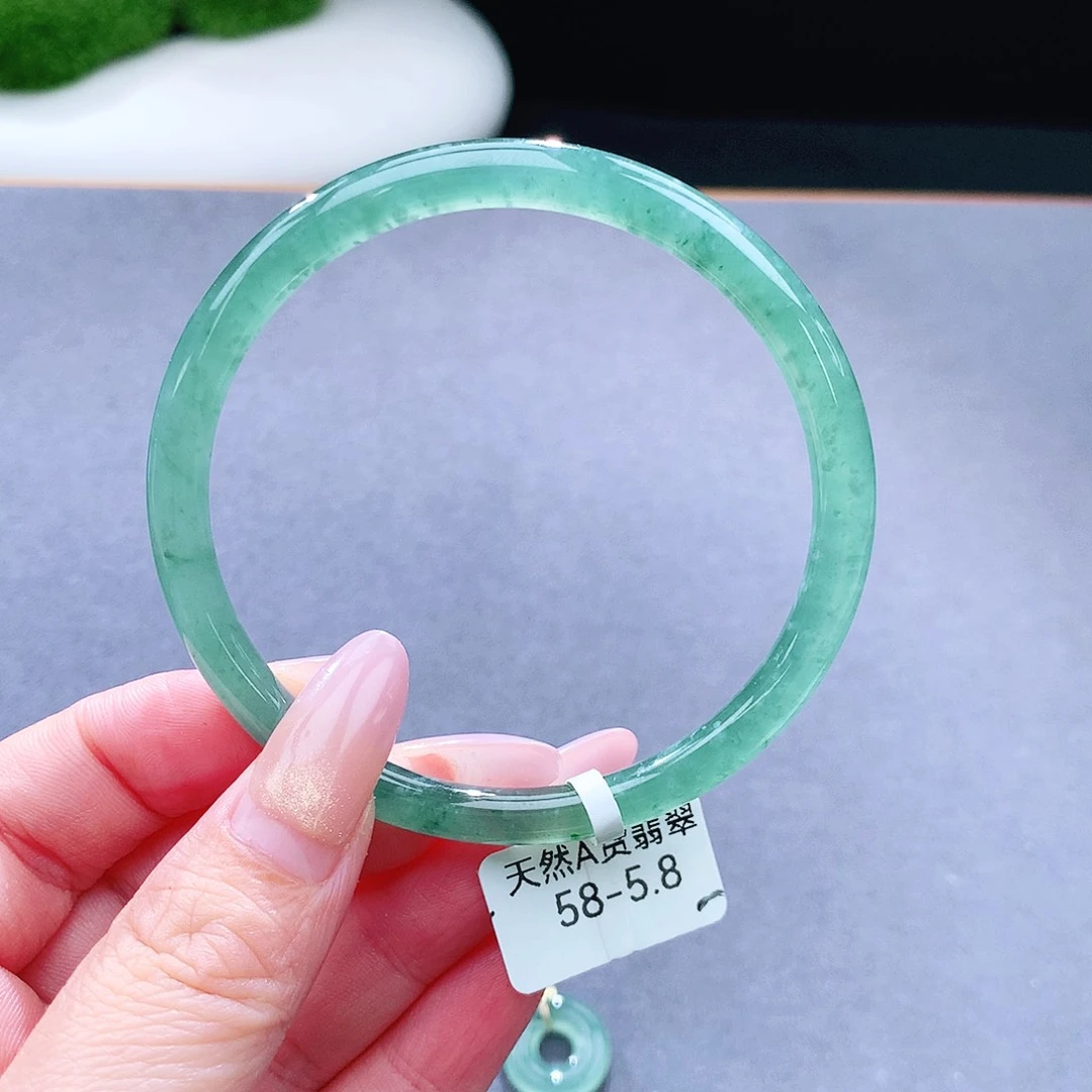 未镶嵌手镯（圆镯）翡翠