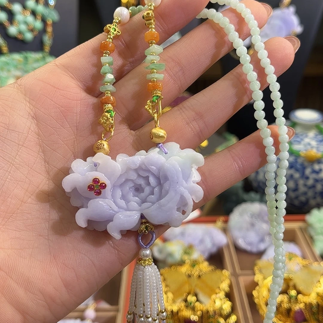 翡翠未镶嵌颈饰炸