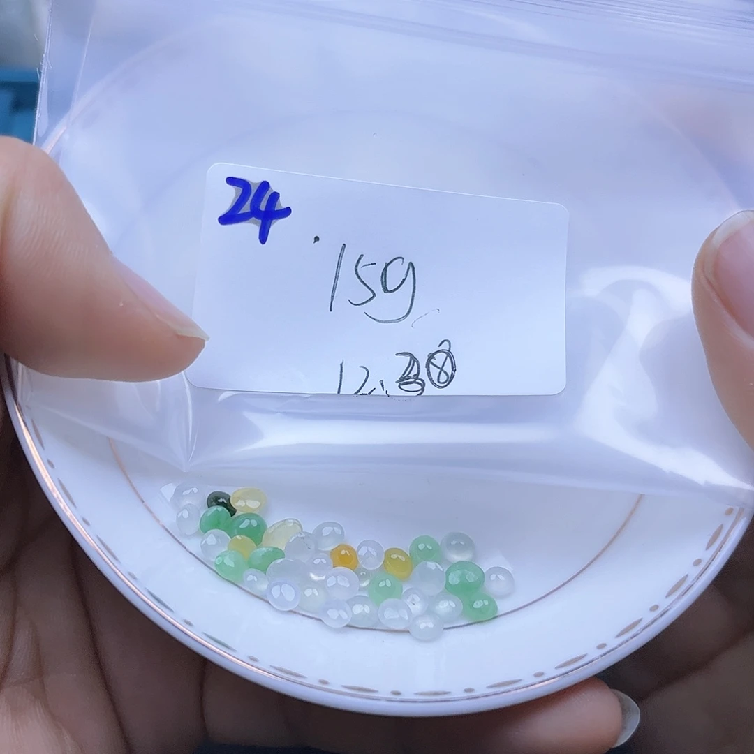 翡翠未镶嵌颈饰不退