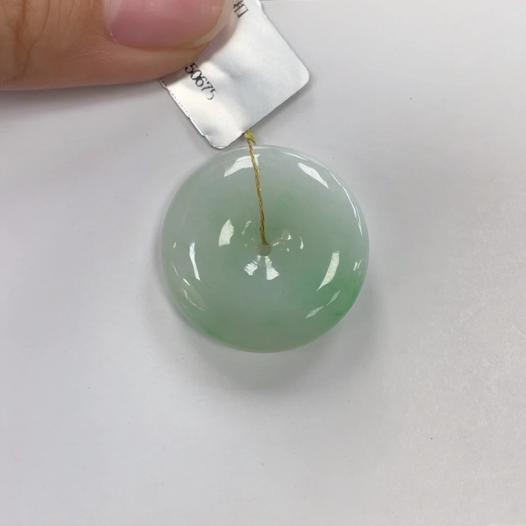 翡翠未镶嵌颈饰平安扣
