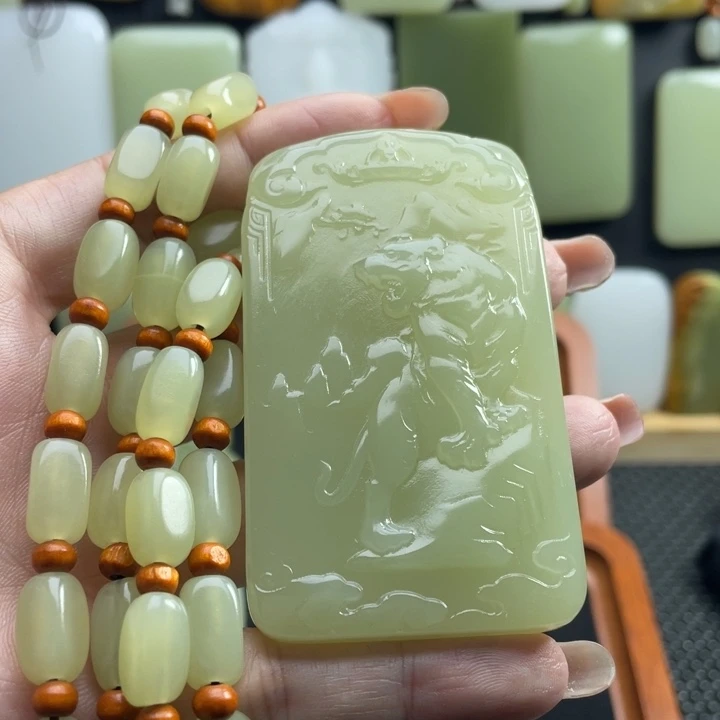 孟***涛新疆昆仑山料生肖虎