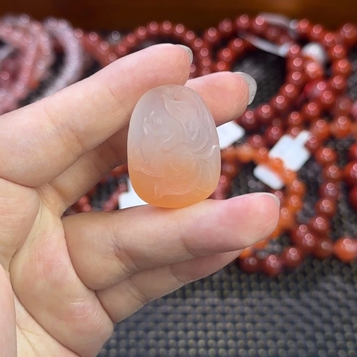 南红玛瑙未镶嵌珠宝半成品九尾狐牌子