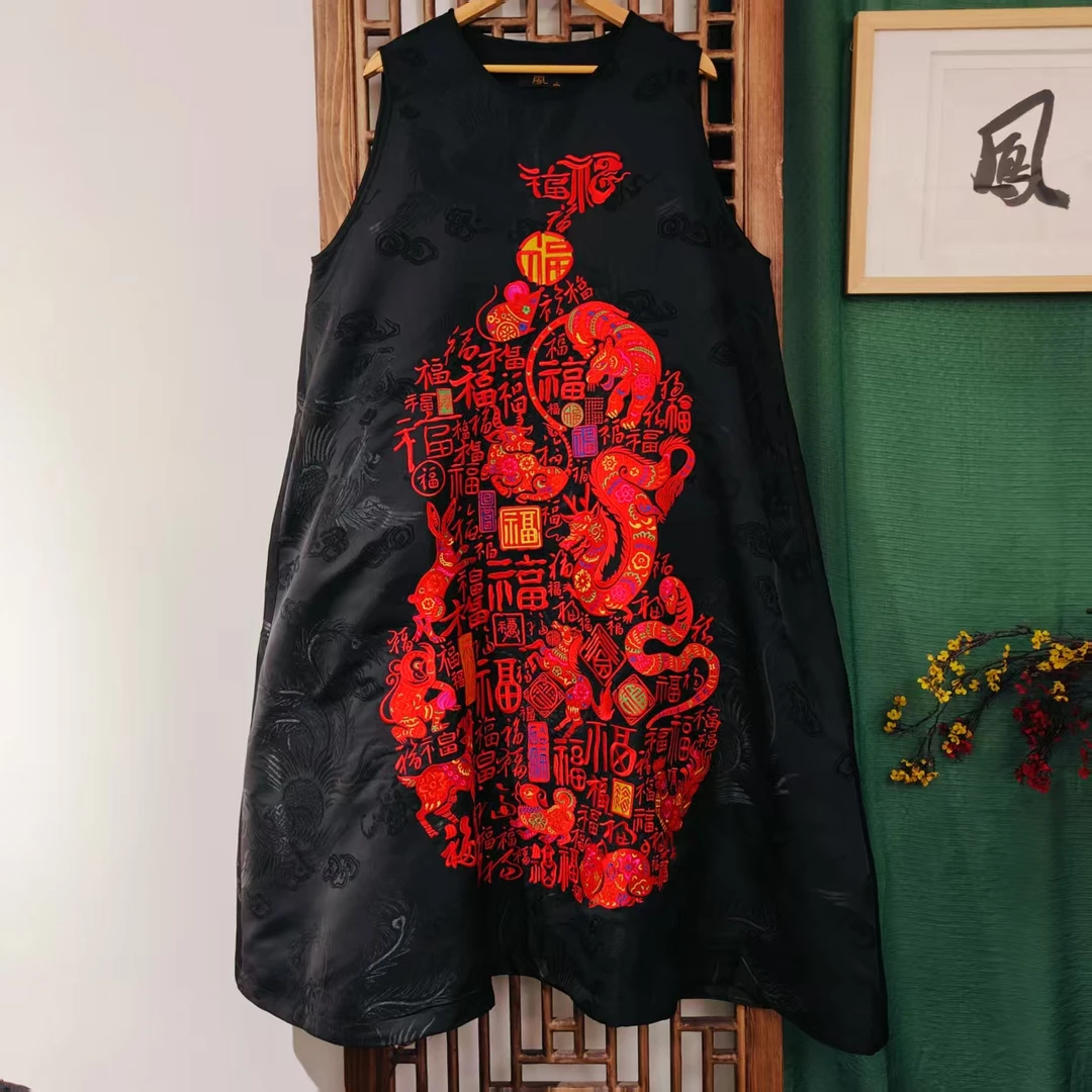 凤徕兮私人定制黑底红色十二生肖满福刺绣背心连衣裙（LS322-11）