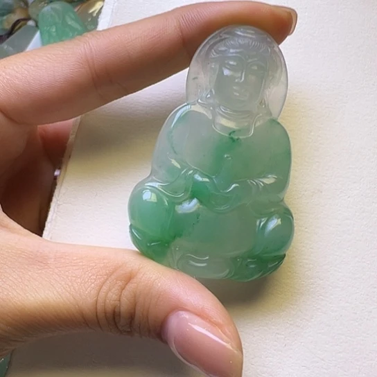 石英质玉（非洲翠）合金颈饰