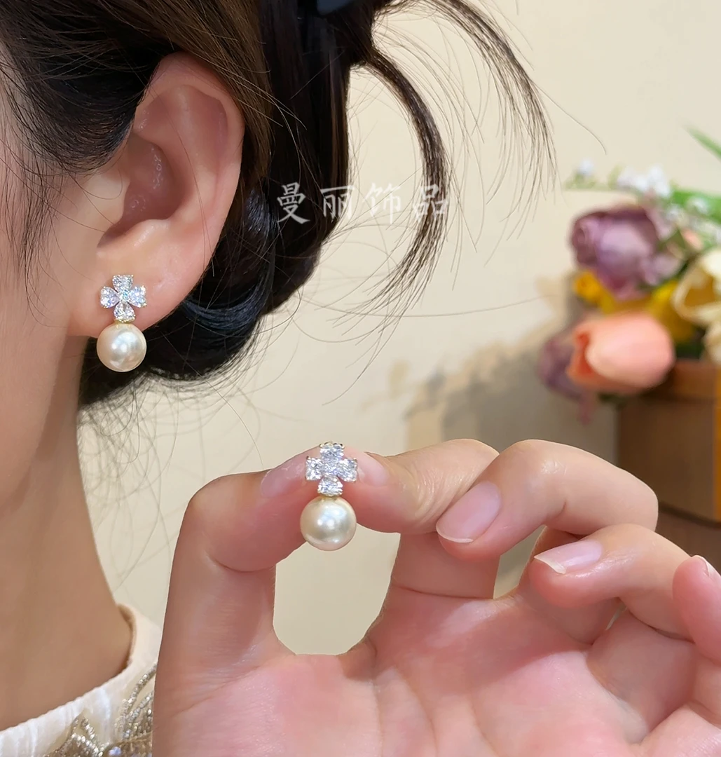 铜合金耳饰 轻奢清新风简约亮锆珠珠耳钉