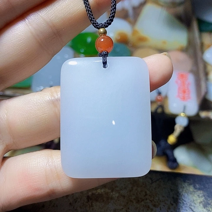 石英质玉未镶嵌颈饰