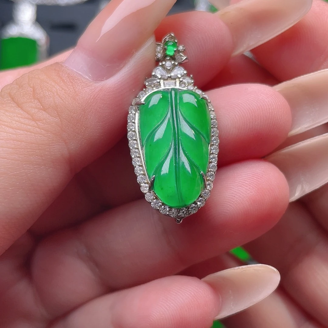 翡翠未镶嵌颈饰叶子