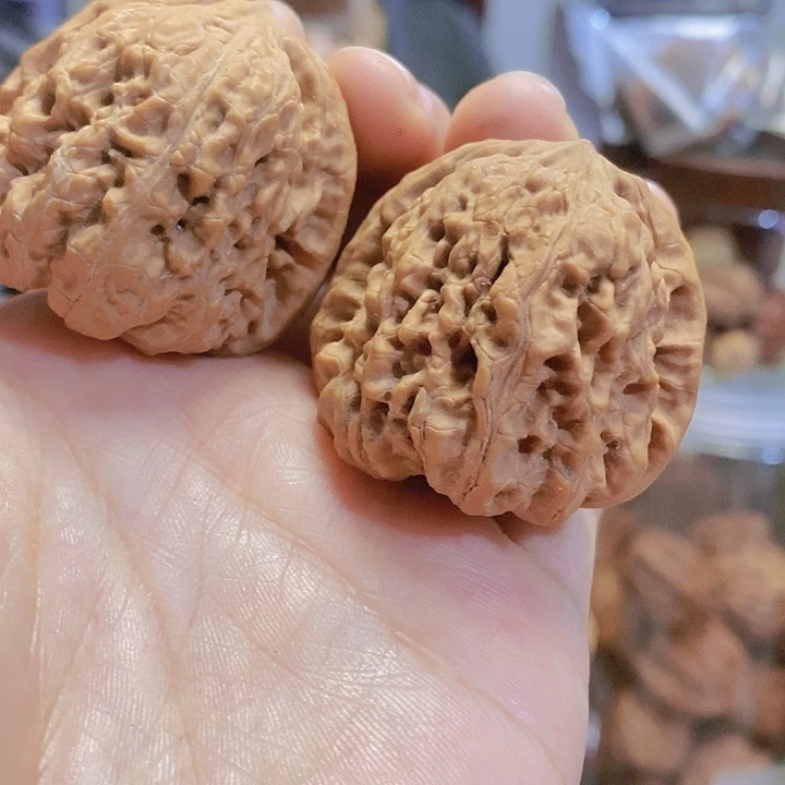【闪购商品】文玩核桃把件40平谷凹底水尖油