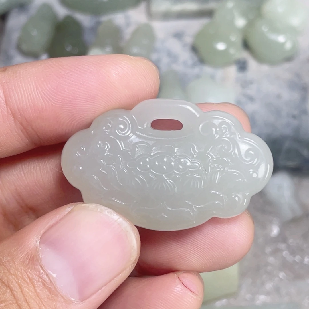 颈饰未镶嵌和田玉一**金