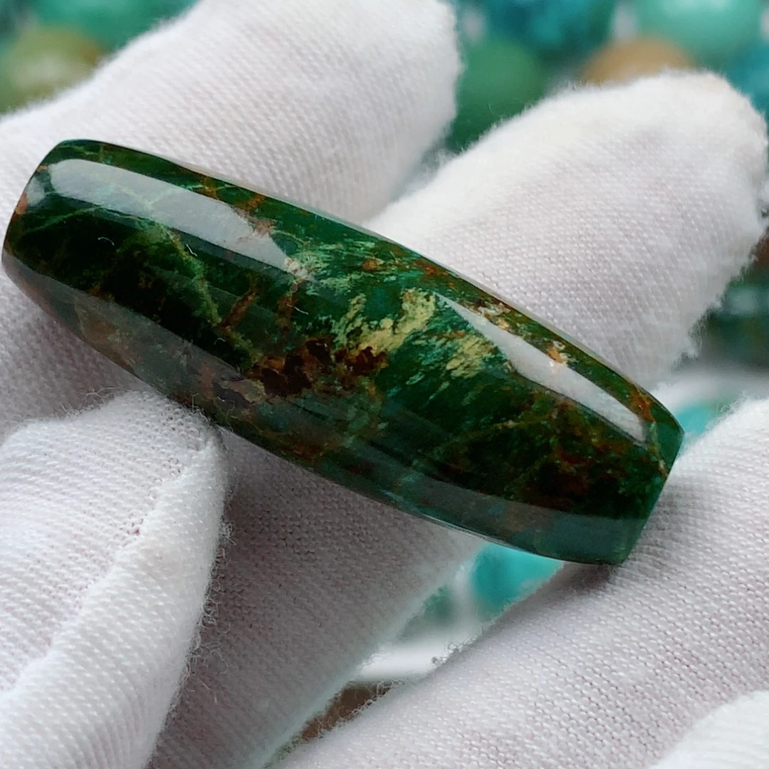 丹***龙绿松石未镶嵌颈饰