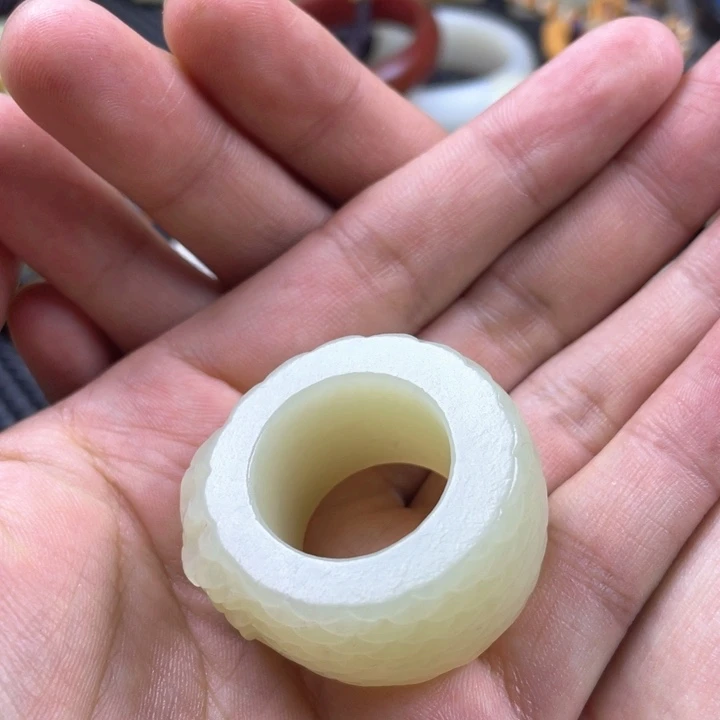 和田玉未镶嵌挂件百**独