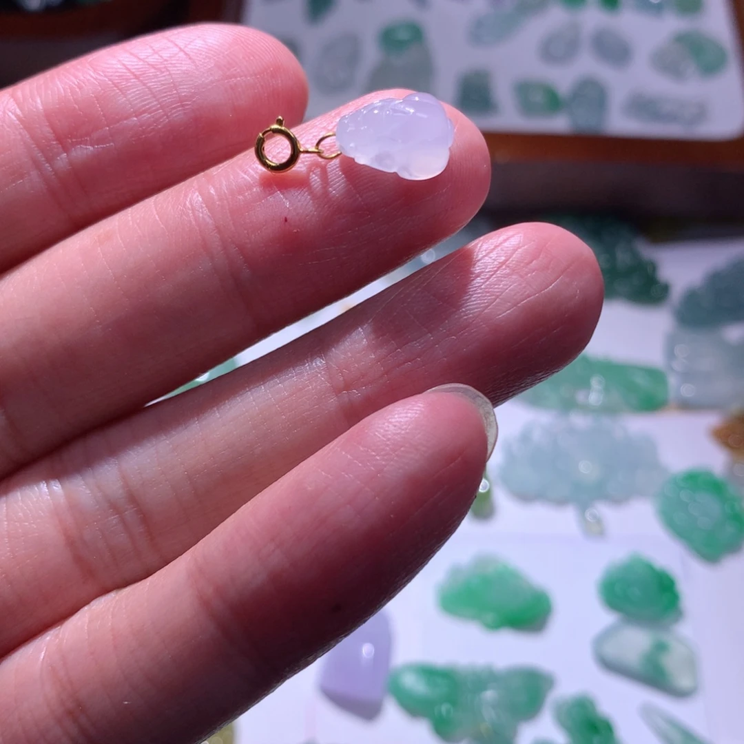 翡翠未镶嵌颈饰貔貅