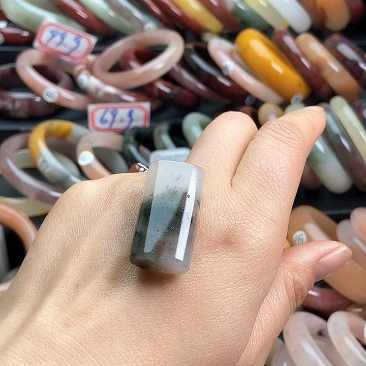 石英质玉颈饰未镶嵌譚*甜