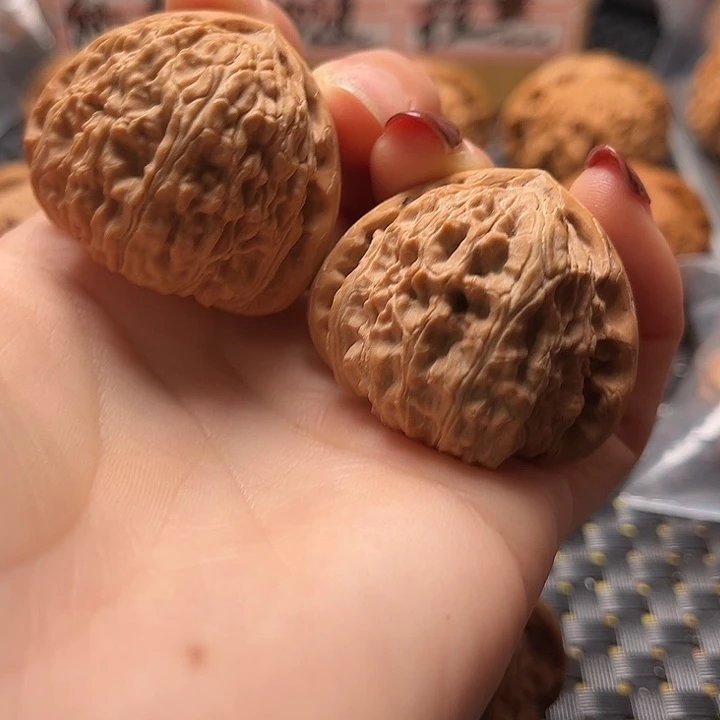 文玩核桃把件40三角白