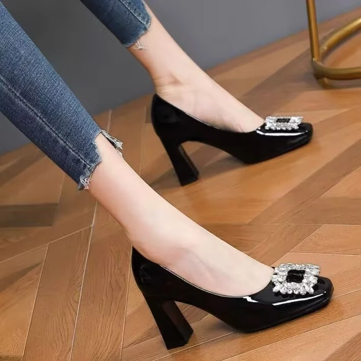 高跟鞋女粗跟2025春季新款黑色百搭配裙子法式水钻漆皮中跟单鞋女