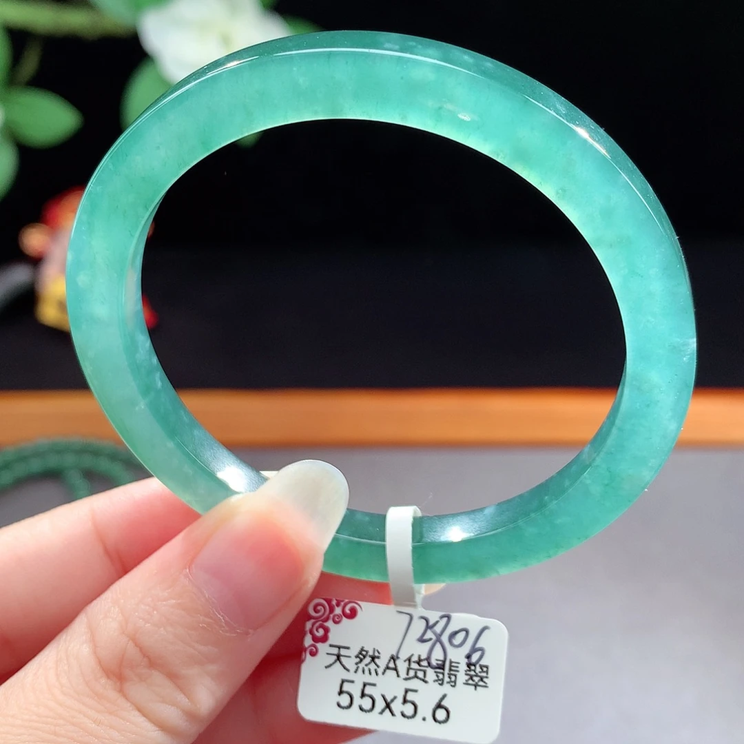 未镶嵌手镯（圆镯）翡翠