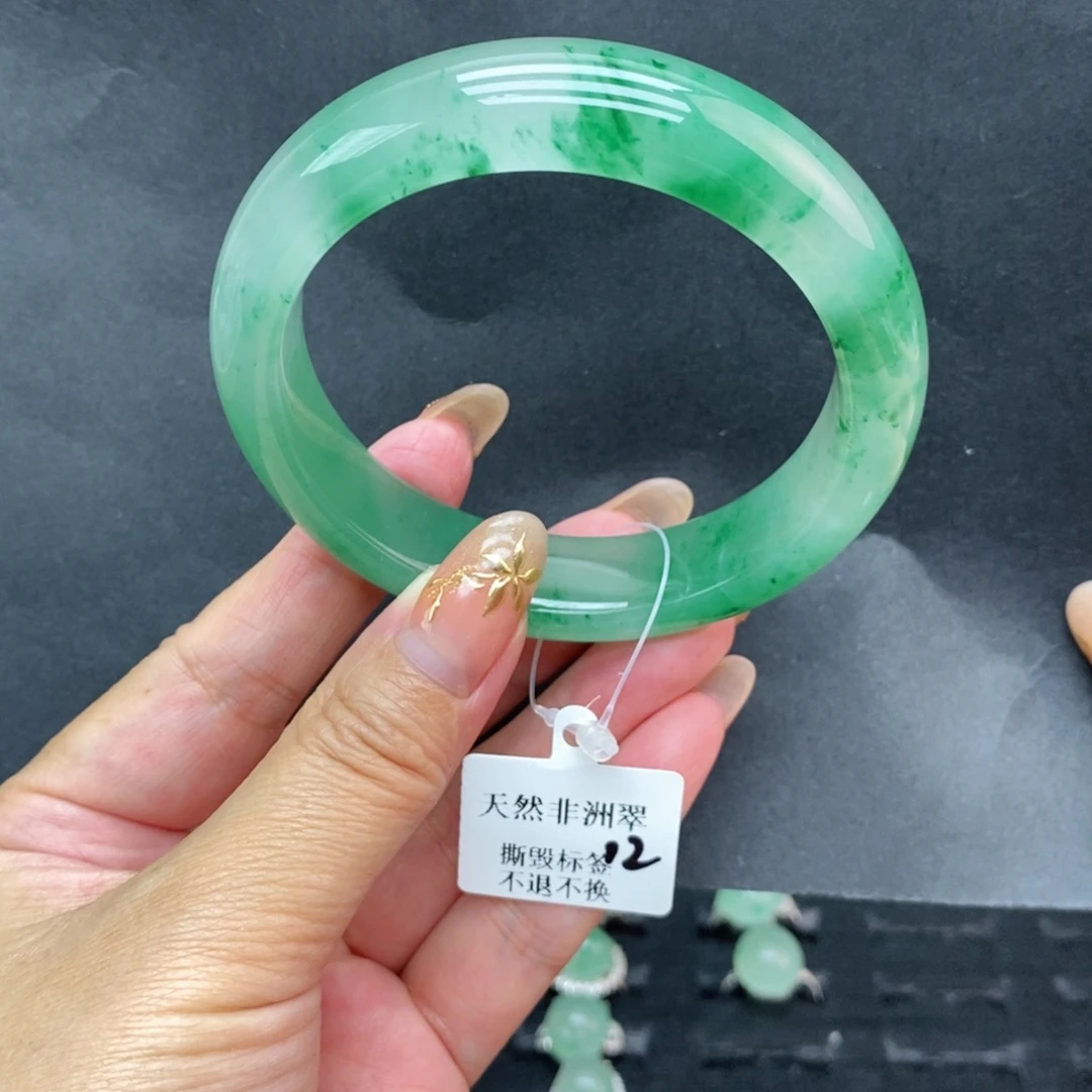 王***肖石英质玉未镶嵌手镯