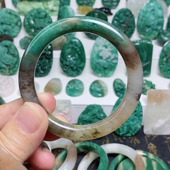 未镶嵌独山玉手镯