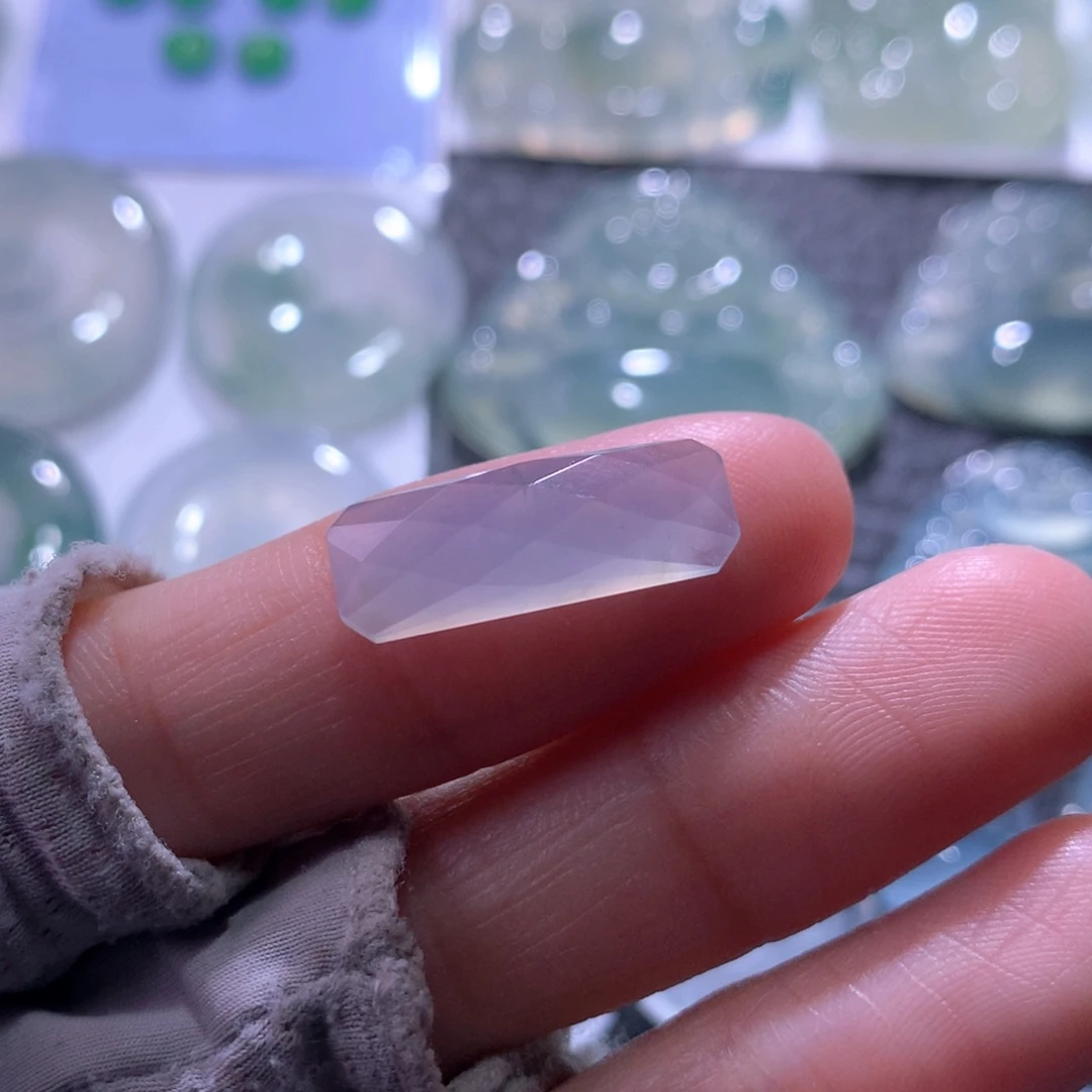 翡翠未镶嵌颈饰马鞍