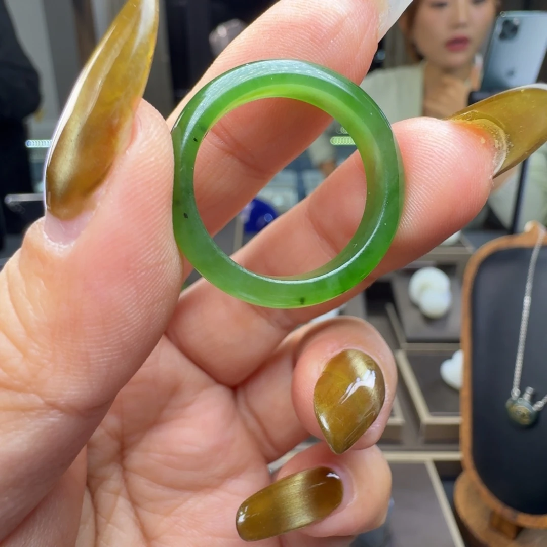 黑***子和田玉未镶嵌颈饰