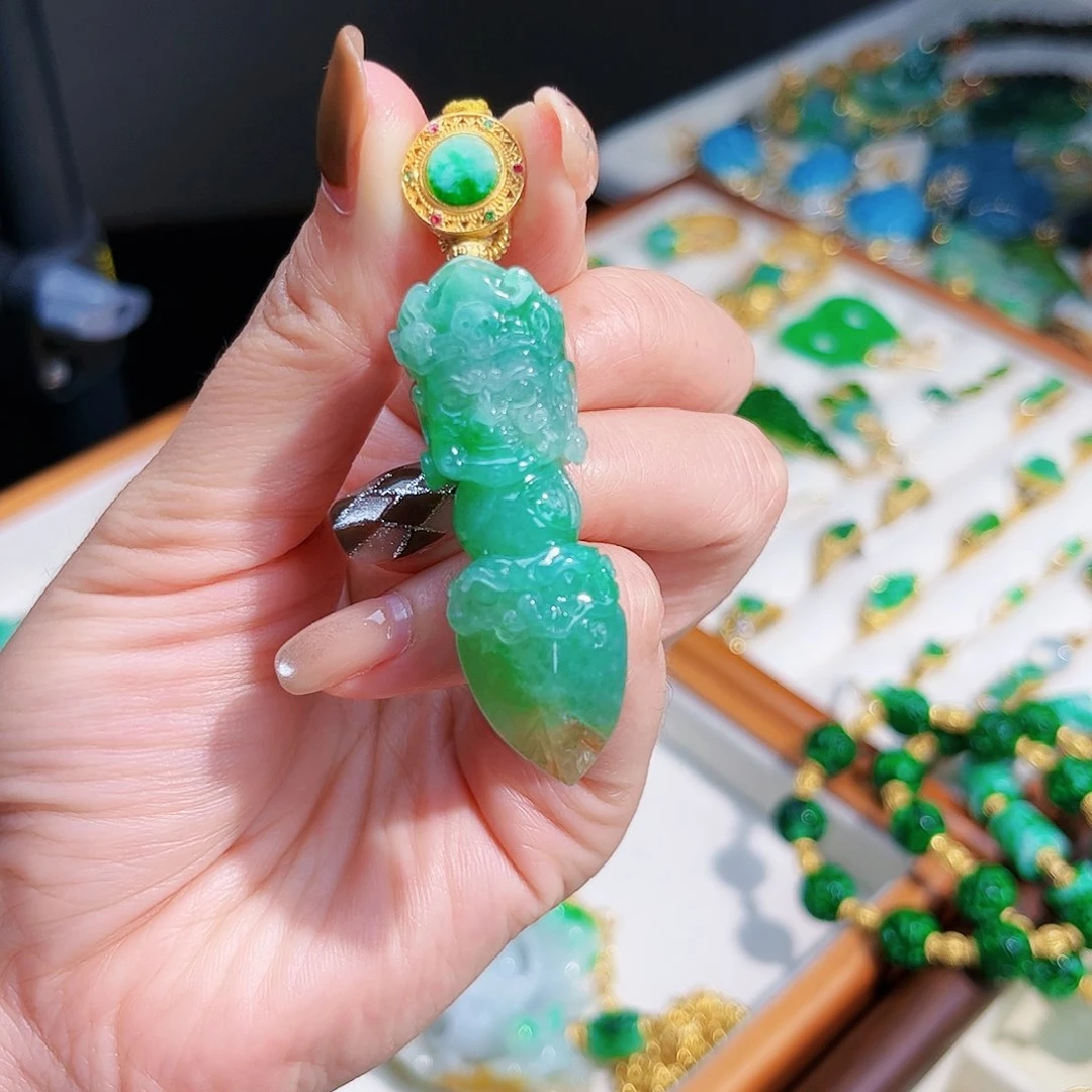 【闪购商品】吊坠(赠链)未镶嵌翡翠不****福利