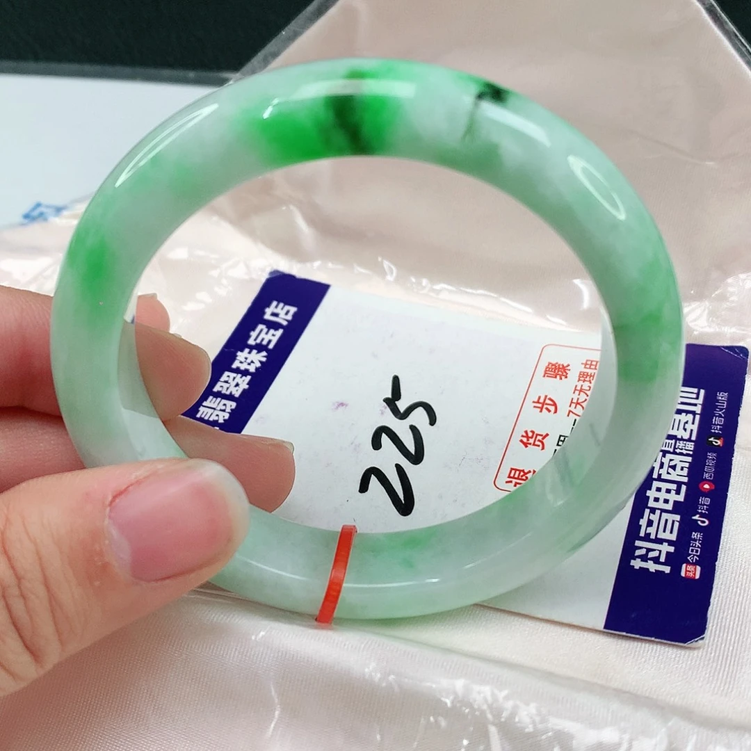 翡翠手镯未镶嵌翡翠