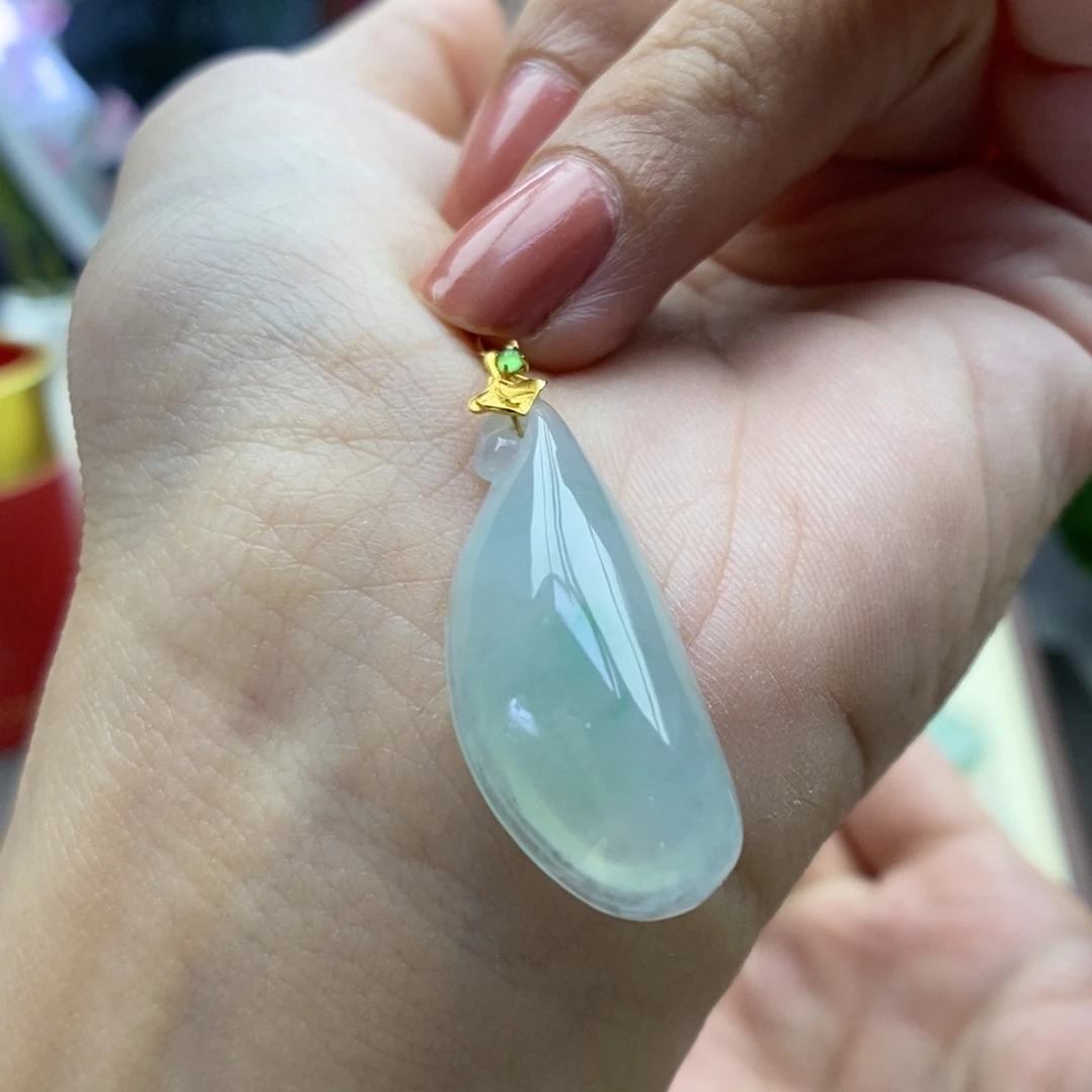 翡翠18K金镶嵌颈饰吊坠70