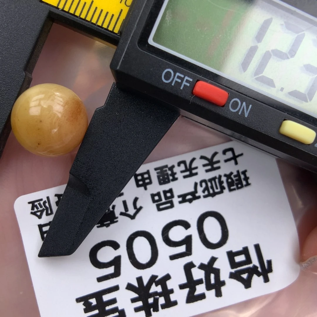 未镶嵌琥珀珠宝奇石