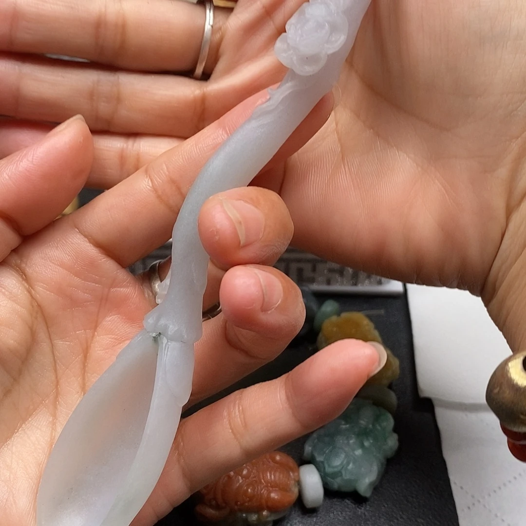 屁***猪定制翡翠未镶嵌毛货抛光