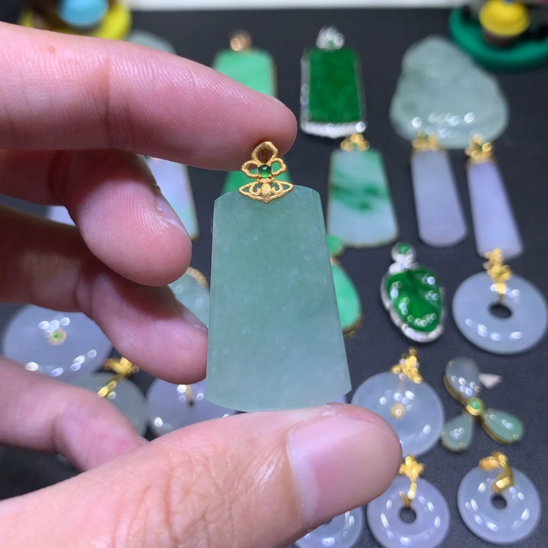 吊坠(不含链)18K金镶嵌翡翠