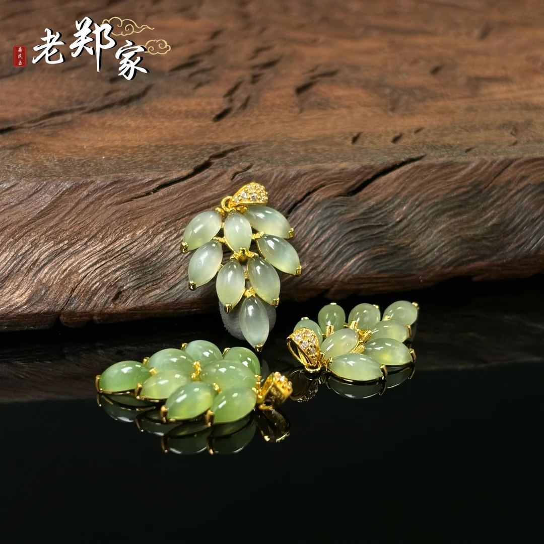 【老郑家】18K金镶和田玉吊坠 (多样性发一件 不带链) 3047 X