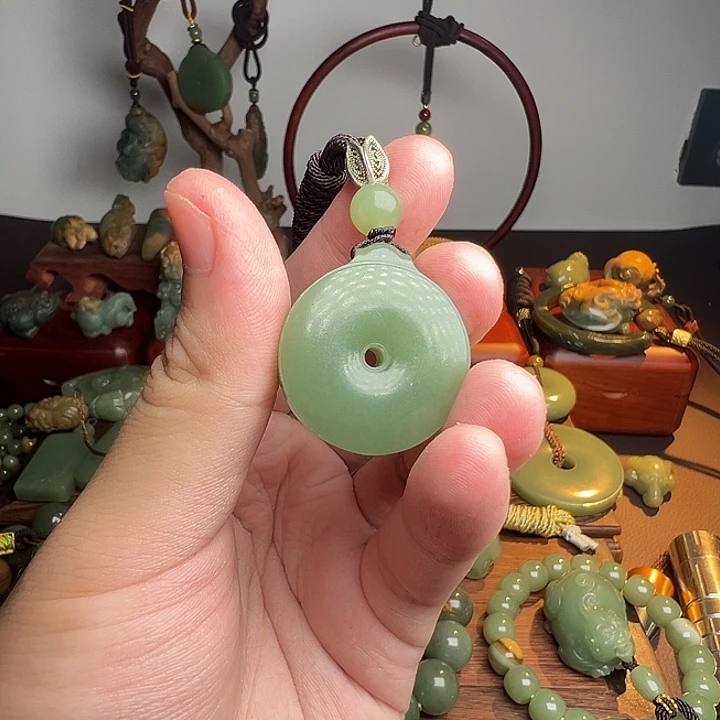 岫岩老玉（透闪石质玉）未镶嵌颈饰