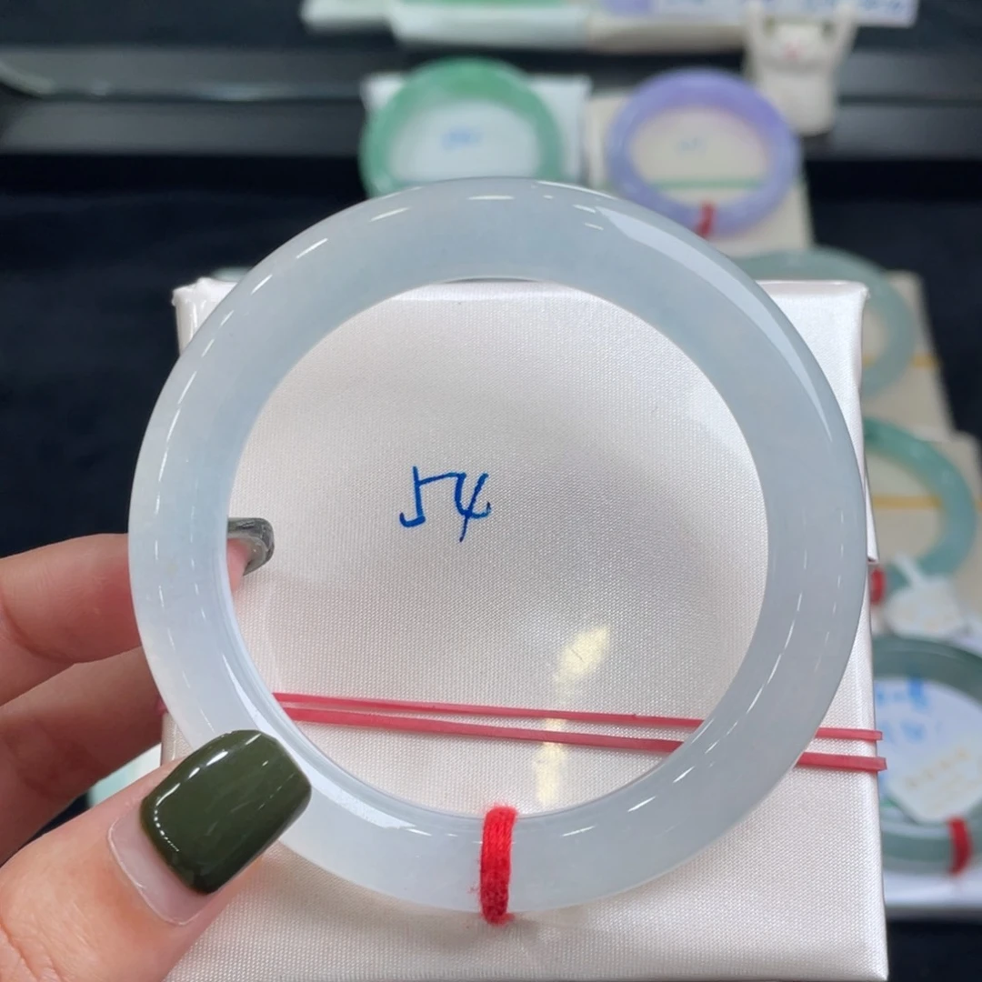 翡翠手镯未镶嵌翡翠手镯