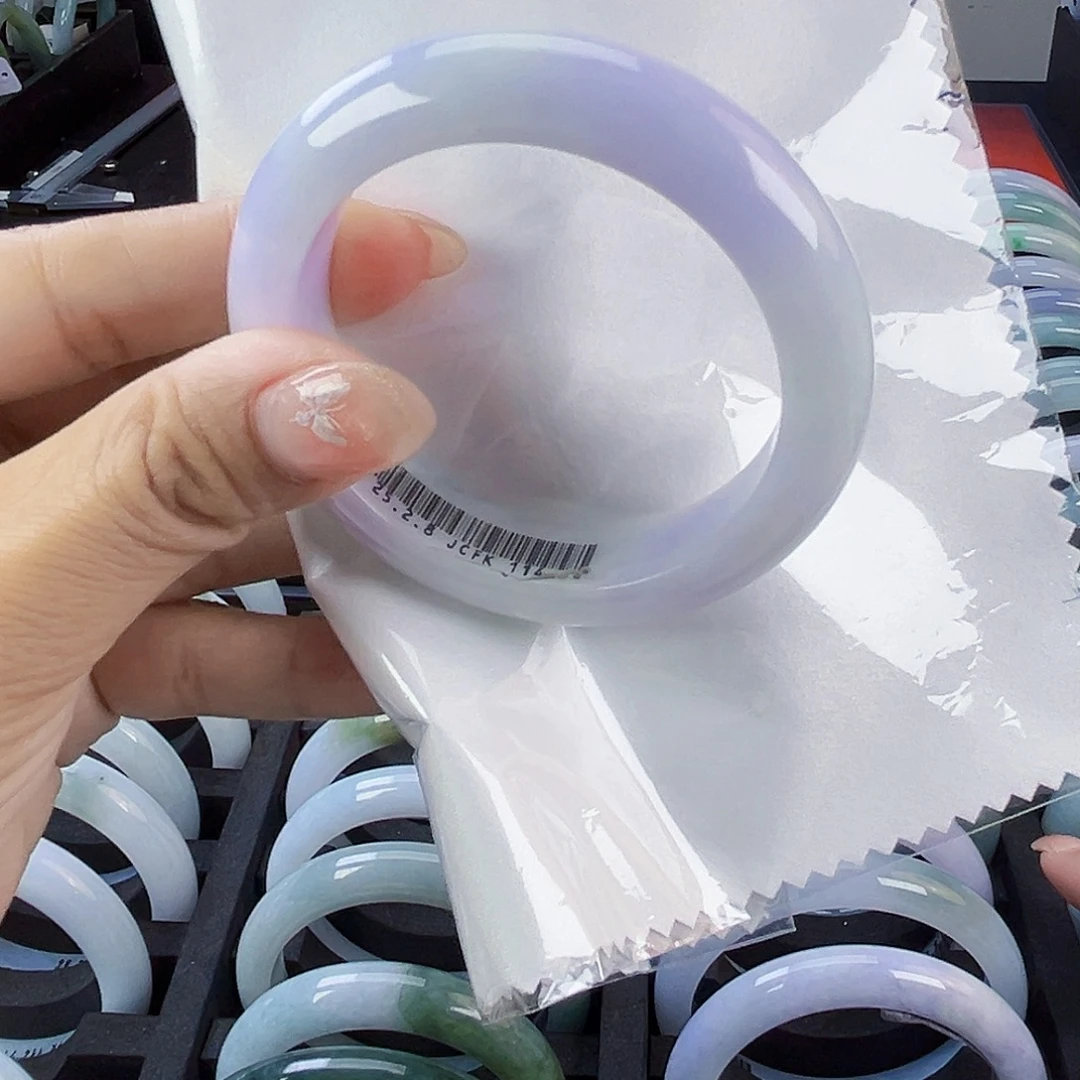 翡翠手镯未镶嵌翡翠